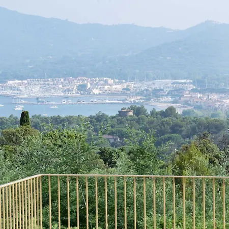 Reveille By One-villas غريمو