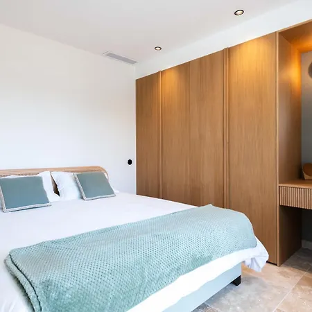Reveille By One-villas Grimaud