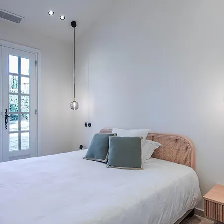 Reveille By One-villas Grimaud